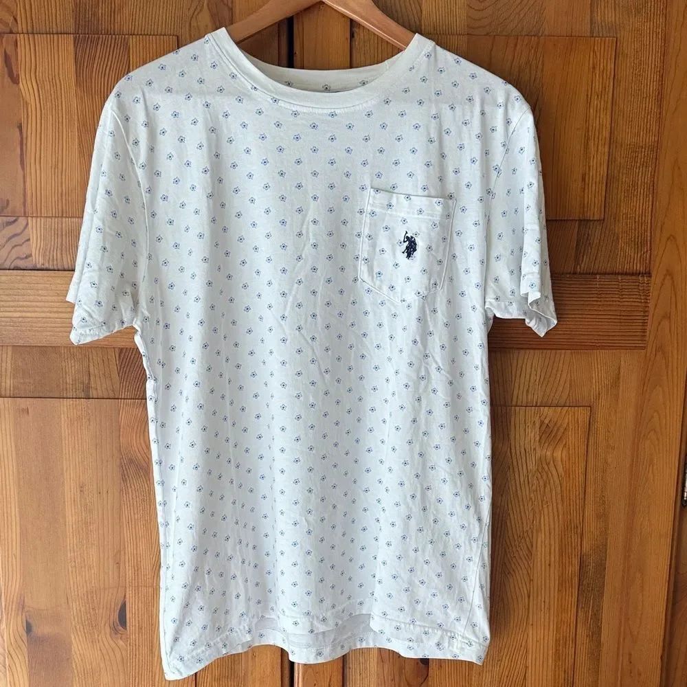 U.S. Polo Assn. Men's Casual White and Blue Print Tee. Size Large.